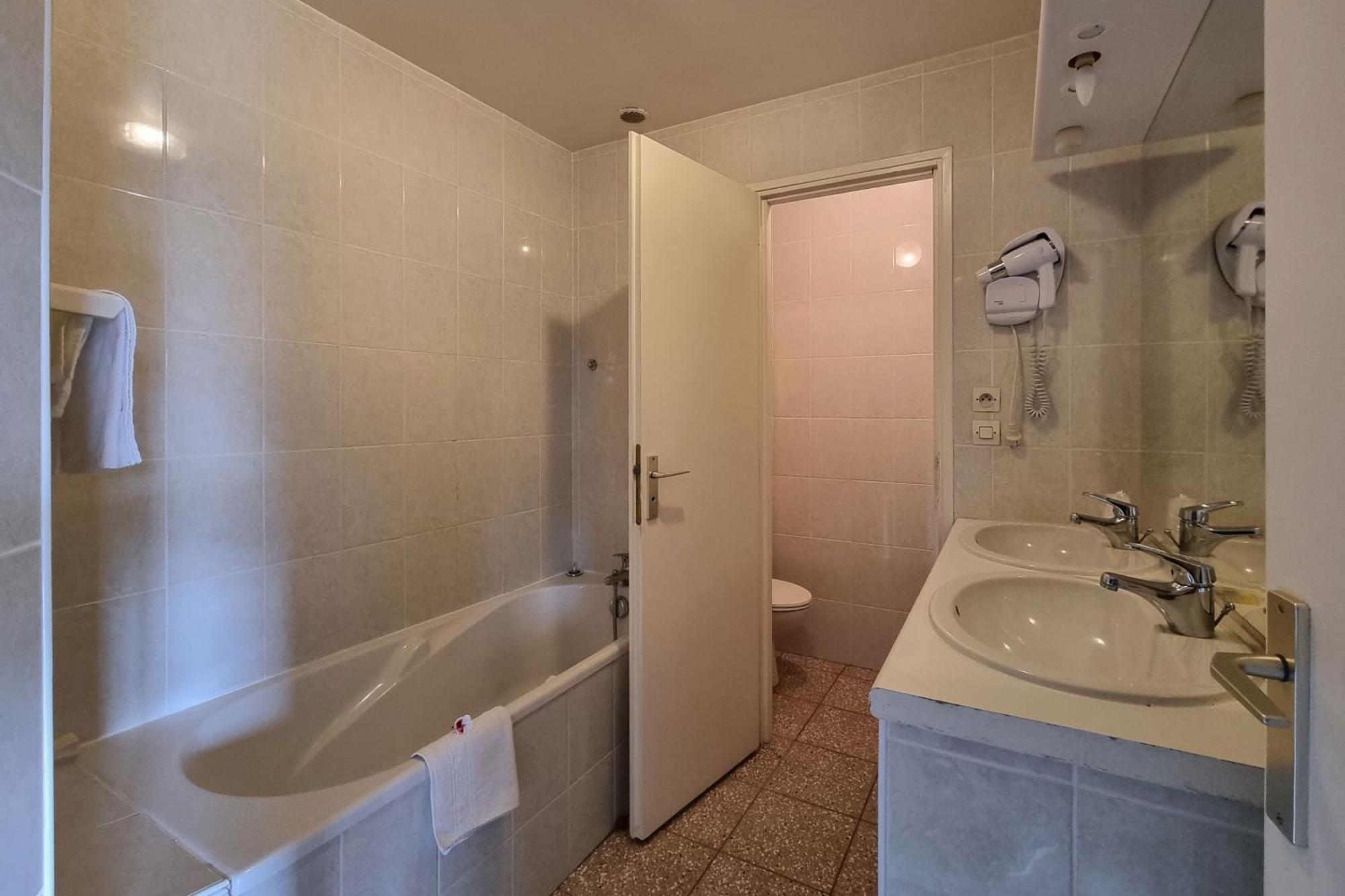 Le Catalan - Hotel Et Appartements Mont-Louis Esterno foto