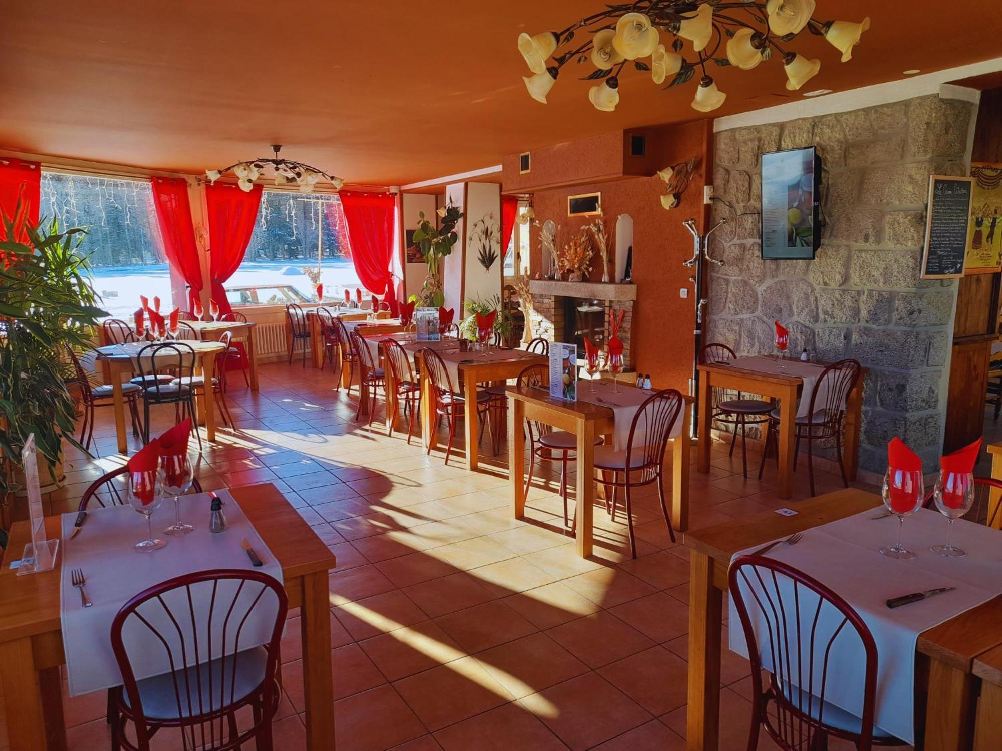Le Catalan - Hotel Et Appartements Mont-Louis Esterno foto