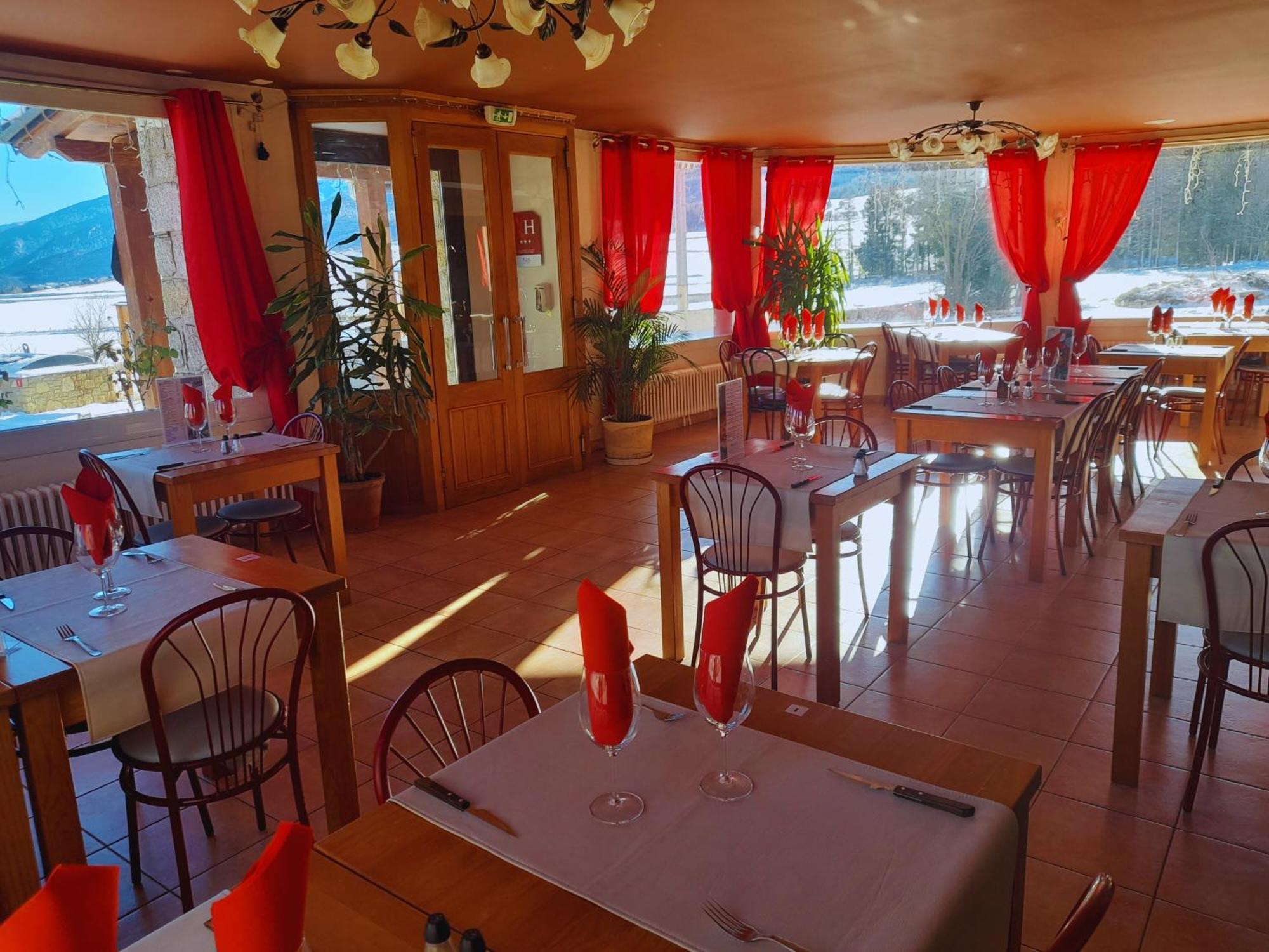 Le Catalan - Hotel Et Appartements Mont-Louis Esterno foto