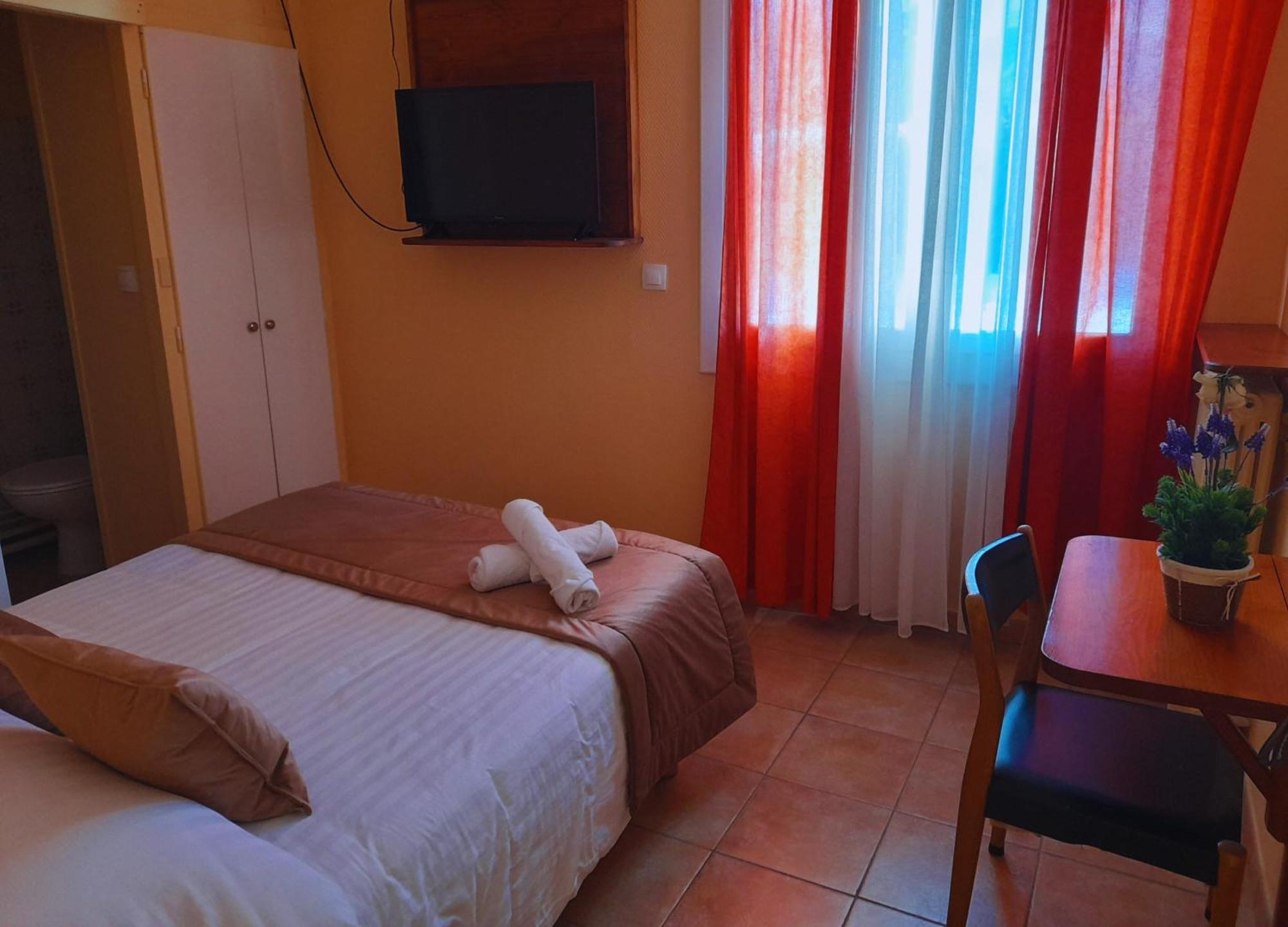 Le Catalan - Hotel Et Appartements Mont-Louis Esterno foto