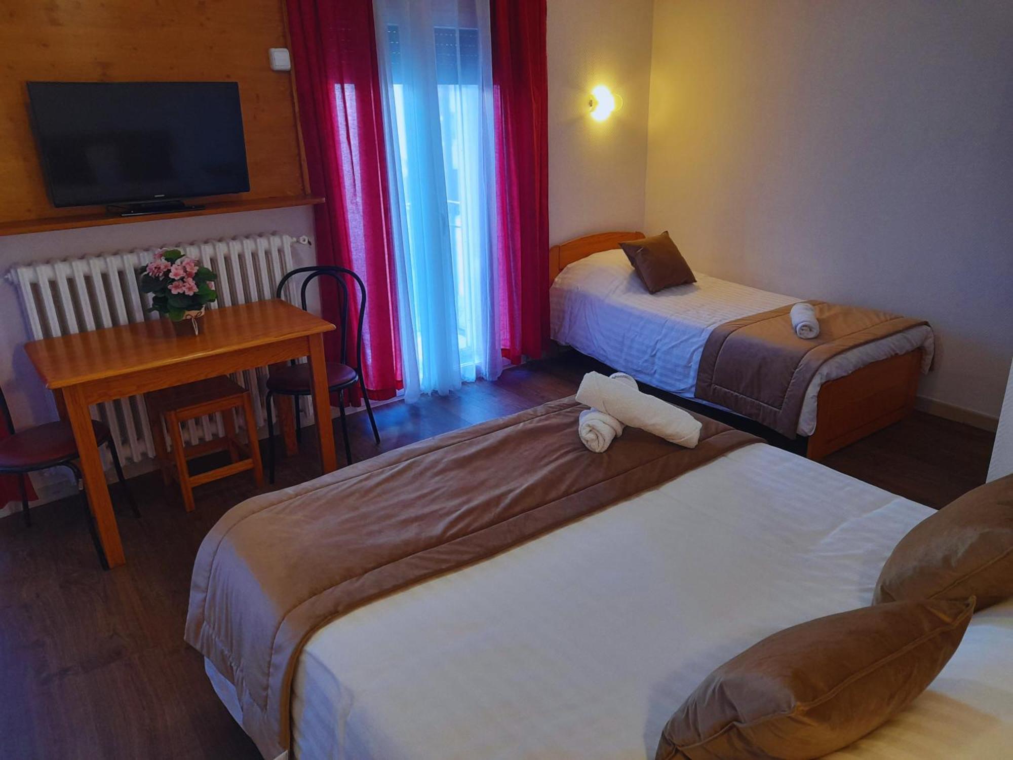 Le Catalan - Hotel Et Appartements Mont-Louis Esterno foto