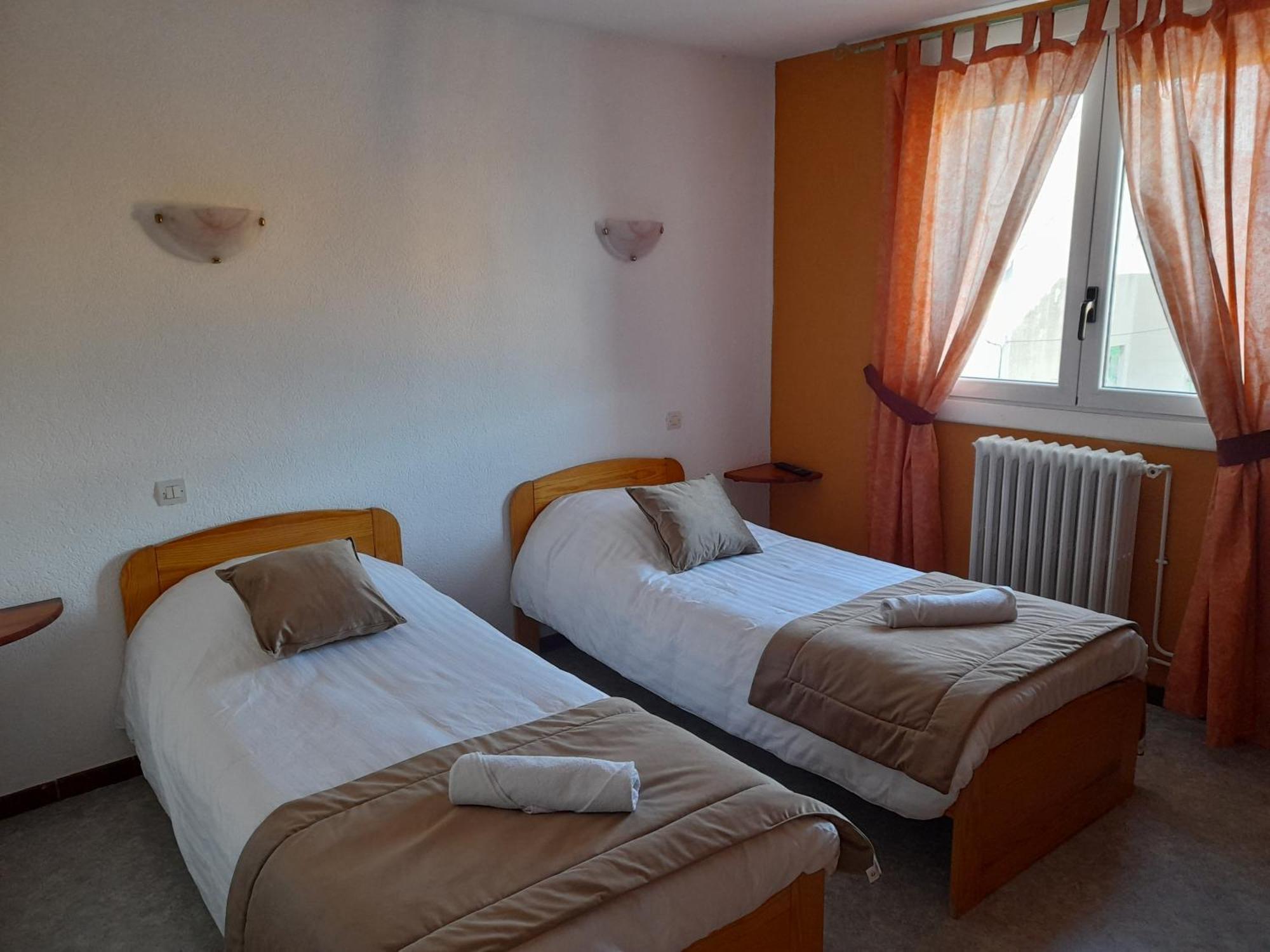Le Catalan - Hotel Et Appartements Mont-Louis Esterno foto